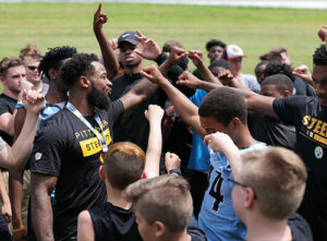 Steelers' 2022 Rookies Partner with Legend Mel Blount To Inspire